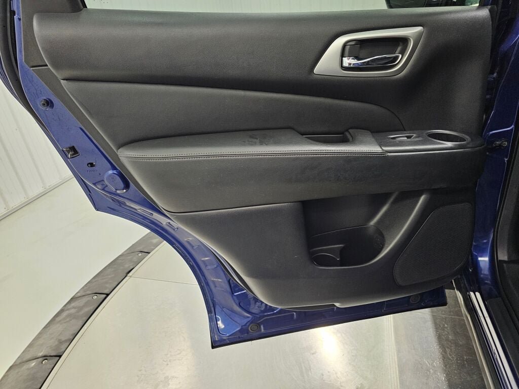 Used 2020 Nissan Pathfinder SL AWD/4WD image 35
