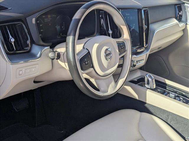 Used 2018 Volvo XC60 T8 Momentum w/ Vision Package image 10