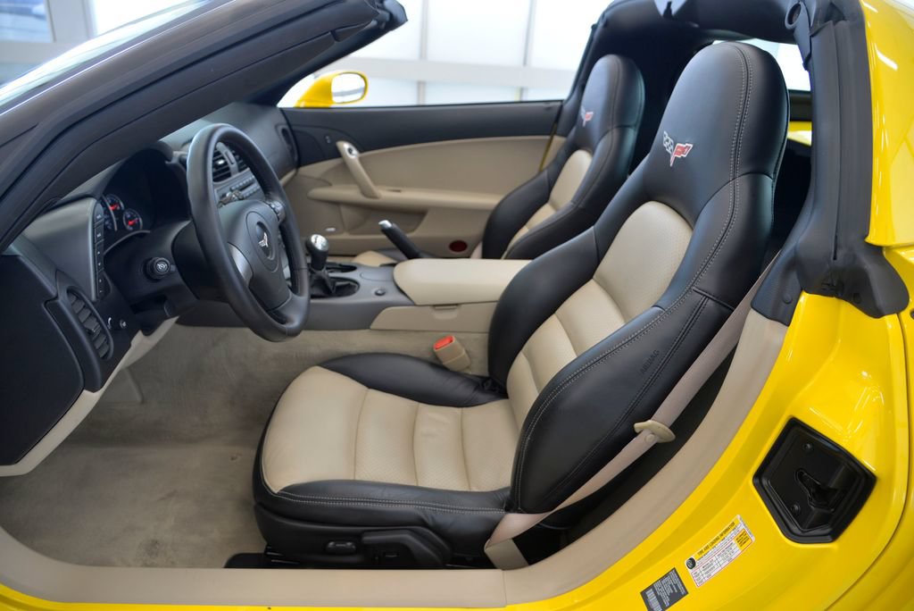 Used 2007 Chevrolet Corvette Coupe w/ Preferred Equipment Group RWD image 15