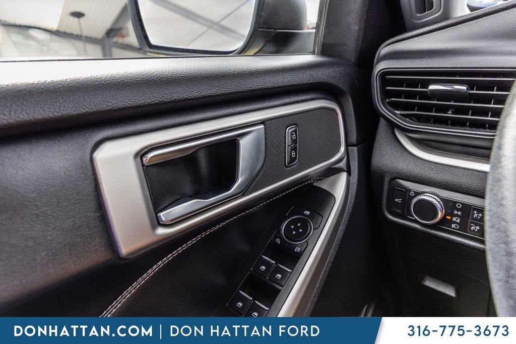Used 2021 Ford Explorer XLT AWD/4WD image 12