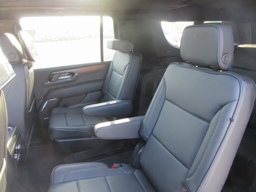 New 2026 GMC Yukon XL Denali w/ Denali Reserve Package image 14