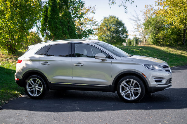 Used 2017 Lincoln MKC Reserve w/ Lincoln MKC Climate Package AWD/4WD image 4