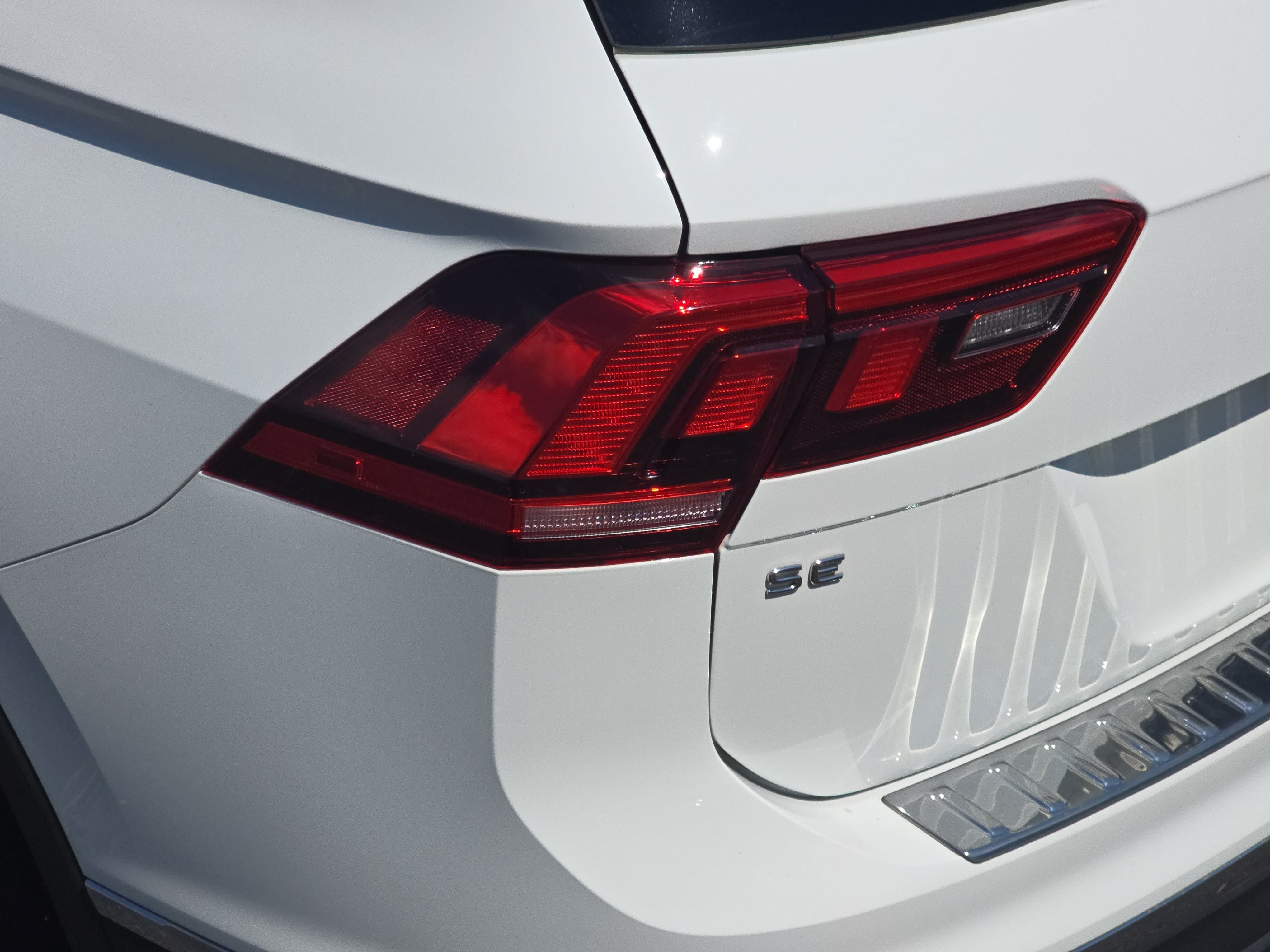 Certified 2024 Volkswagen Tiguan SE AWD/4WD image 35