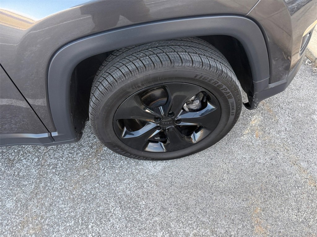 Used 2020 Jeep Compass Latitude image 30