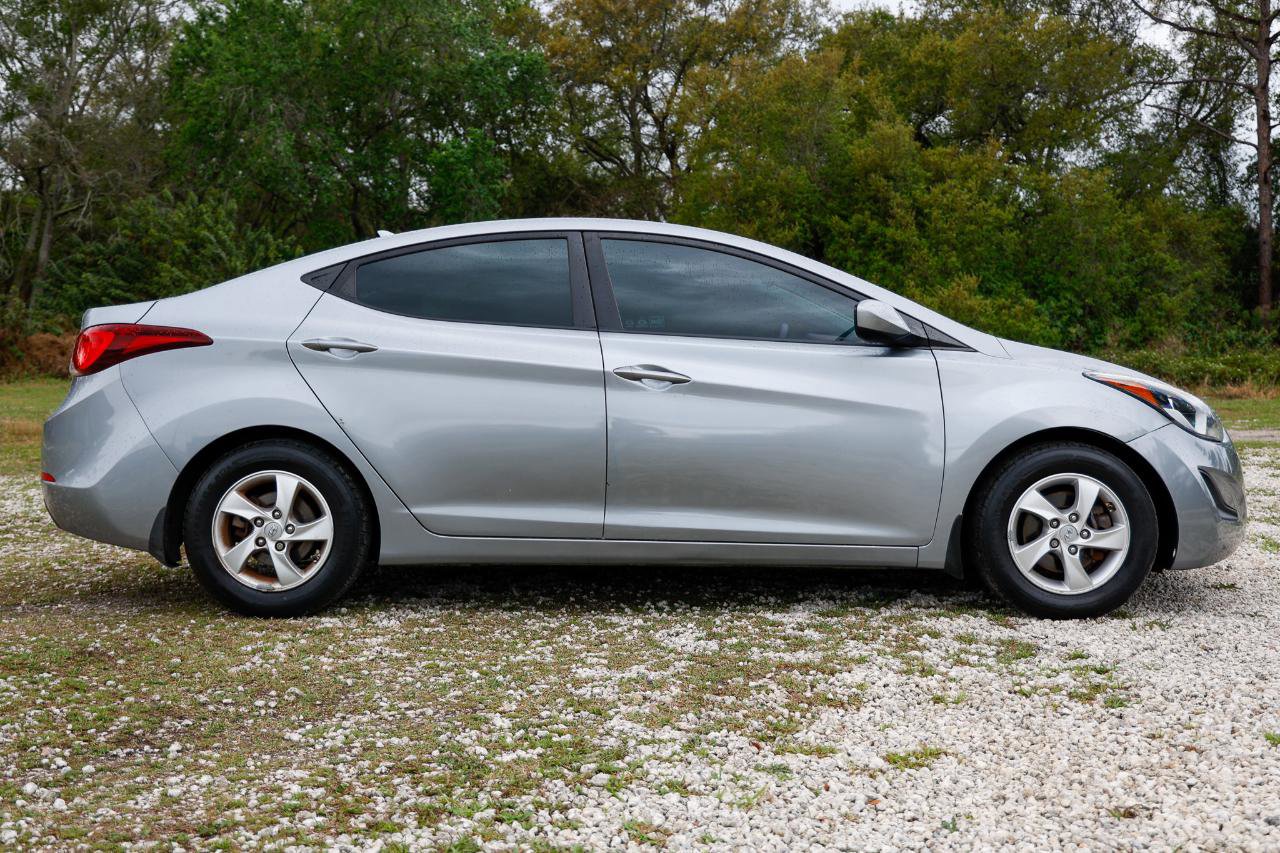 Used 2015 Hyundai Elantra SE image 13