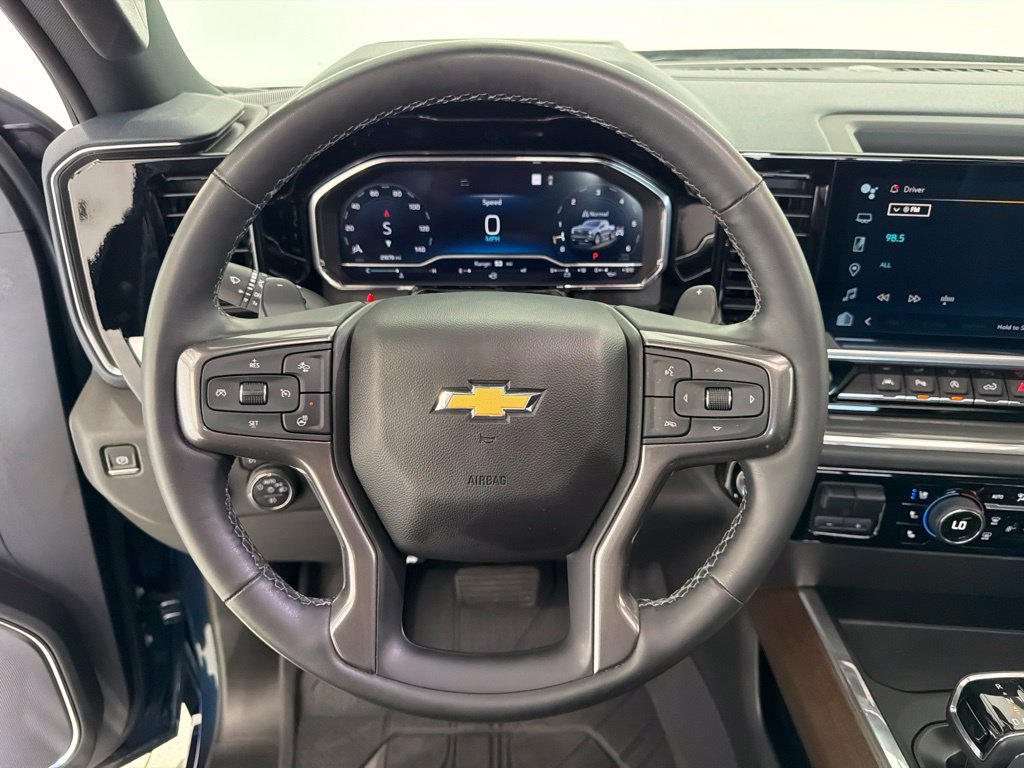 Used 2023 Chevrolet Silverado 1500 High Country w/ High Country Premium Package AWD/4WD image 11