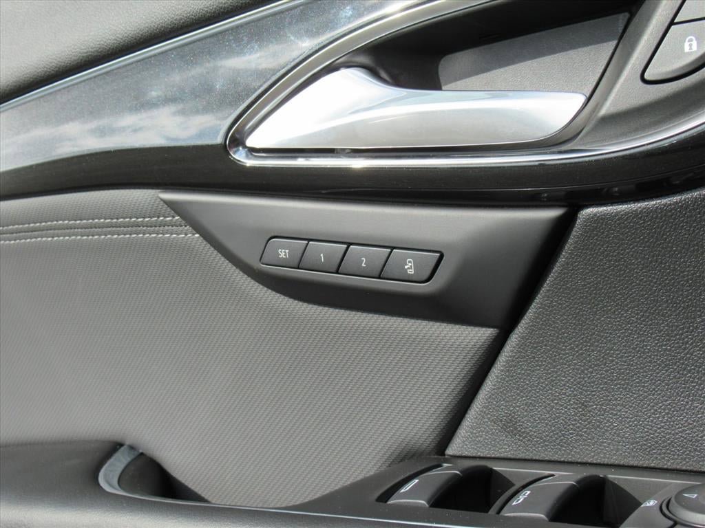 Used 2025 Buick Envision Preferred AWD/4WD image 27