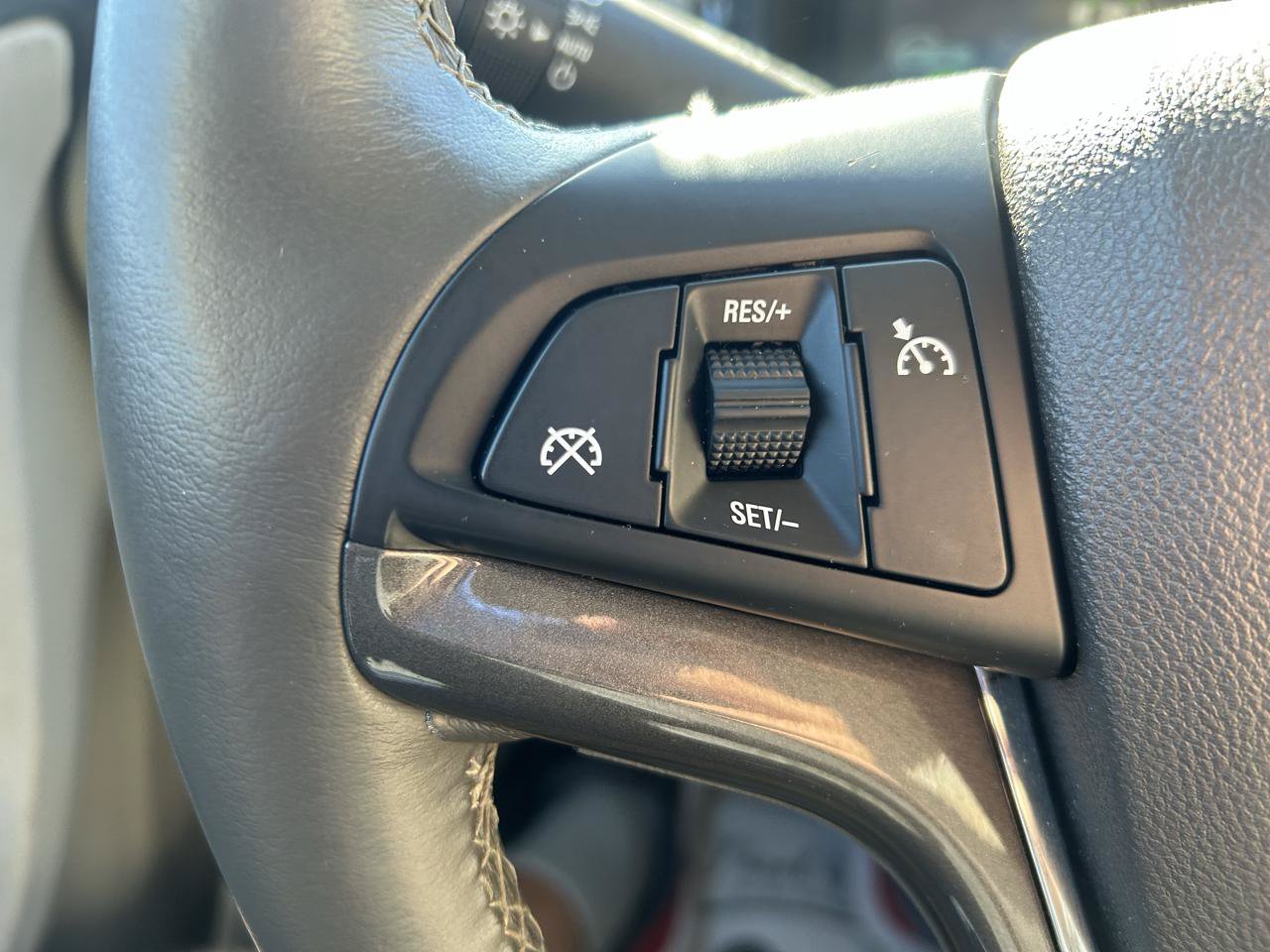 Used 2015 Chevrolet Volt Premium w/ Premium Trim Package FWD image 18