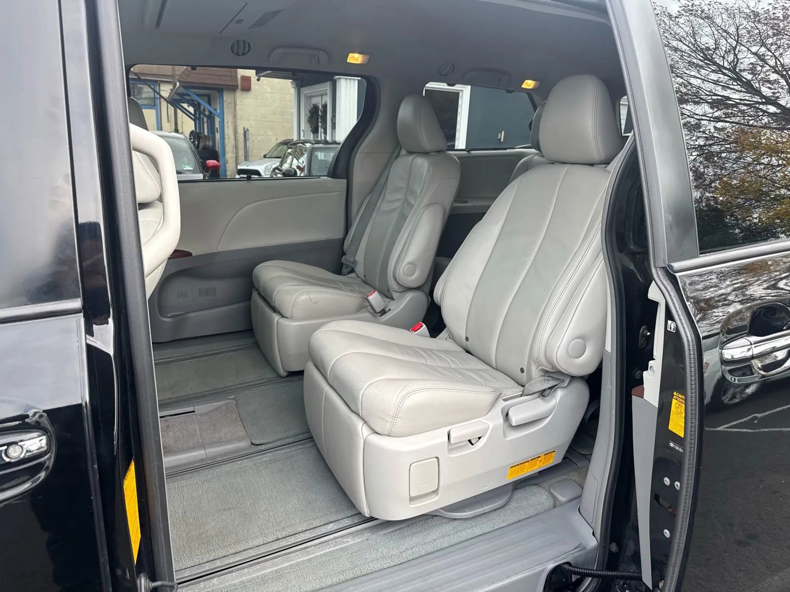 Used 2013 Toyota Sienna Limited image 19