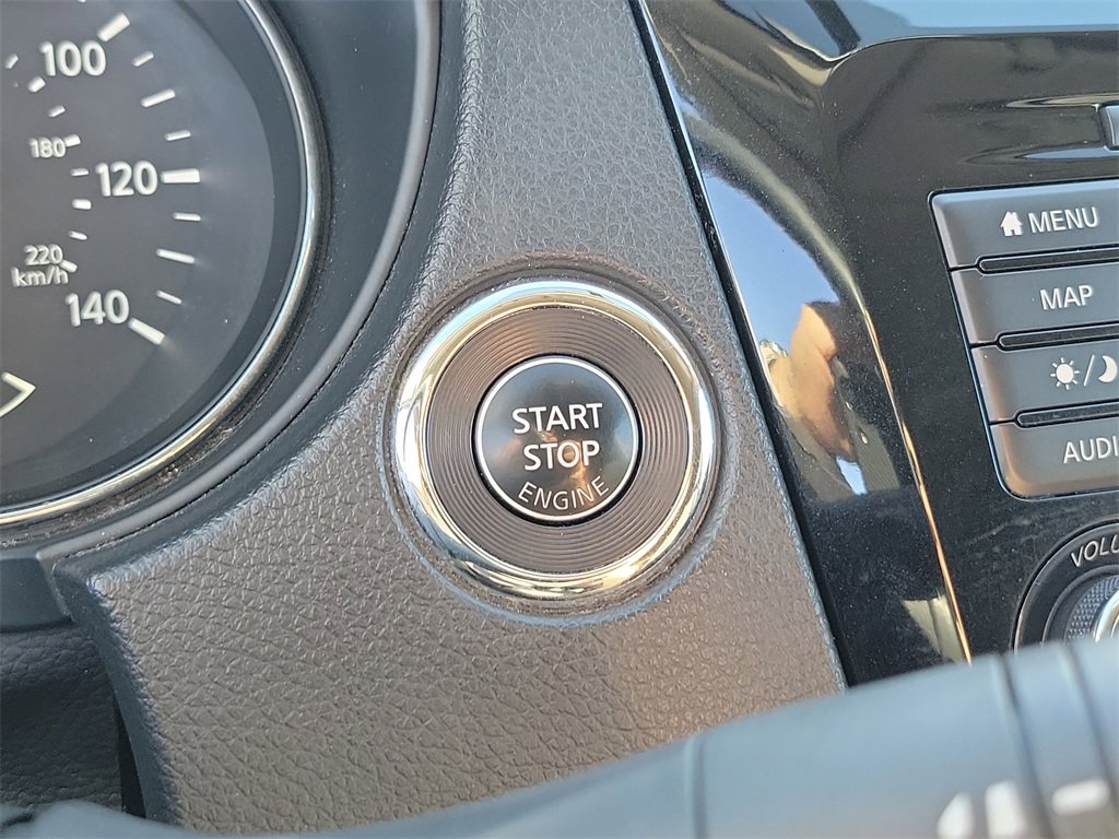 Used 2018 Nissan Rogue SV w/ Premium Package image 8