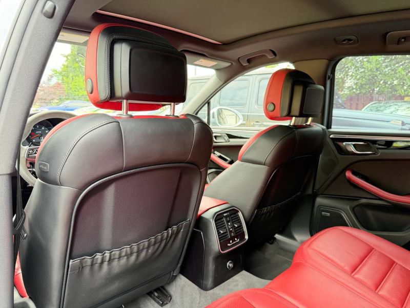 Used 2017 Porsche Macan GTS AWD/4WD image 19