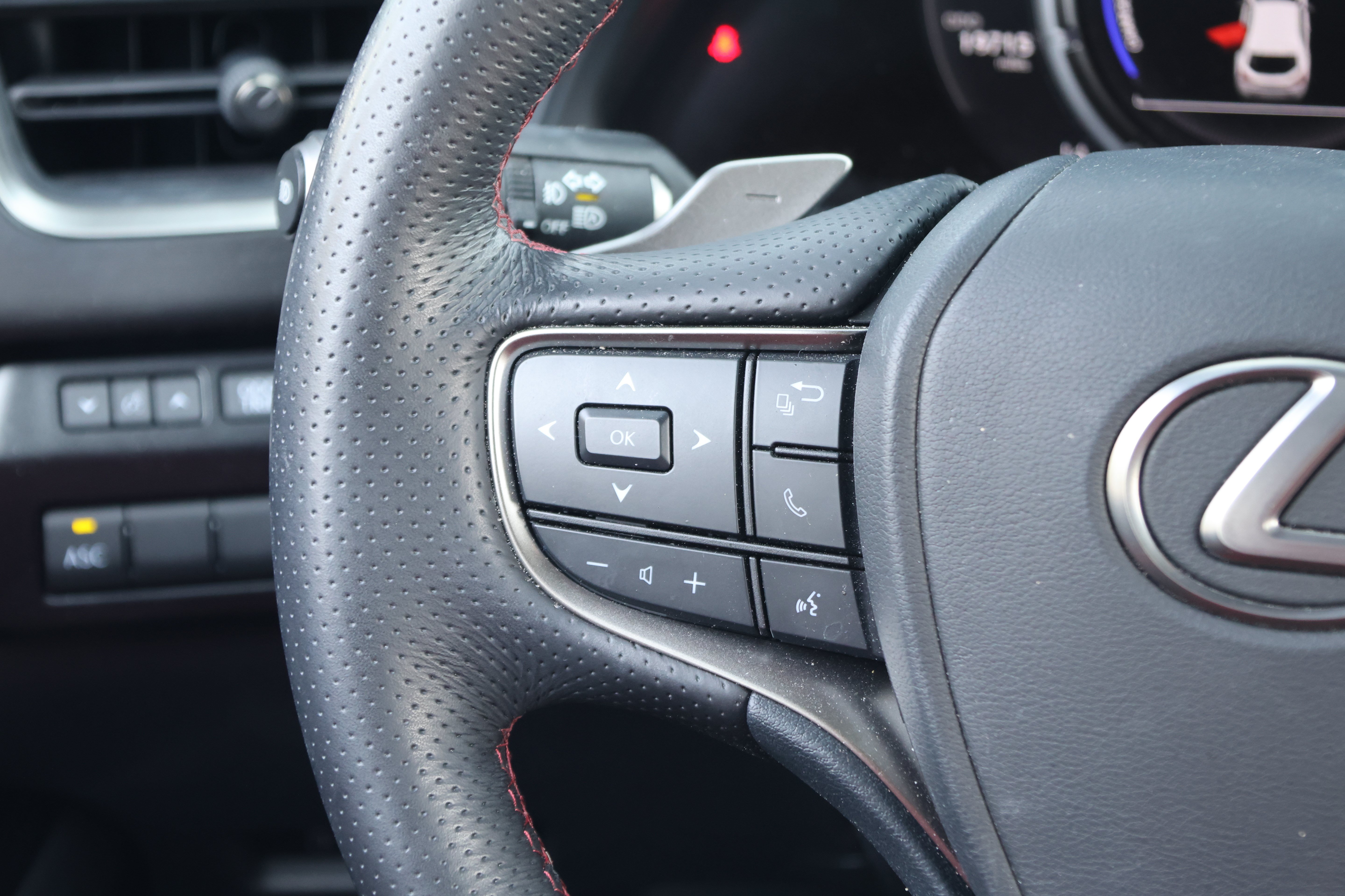 Used 2023 Lexus UX 250h F Sport FWD image 19