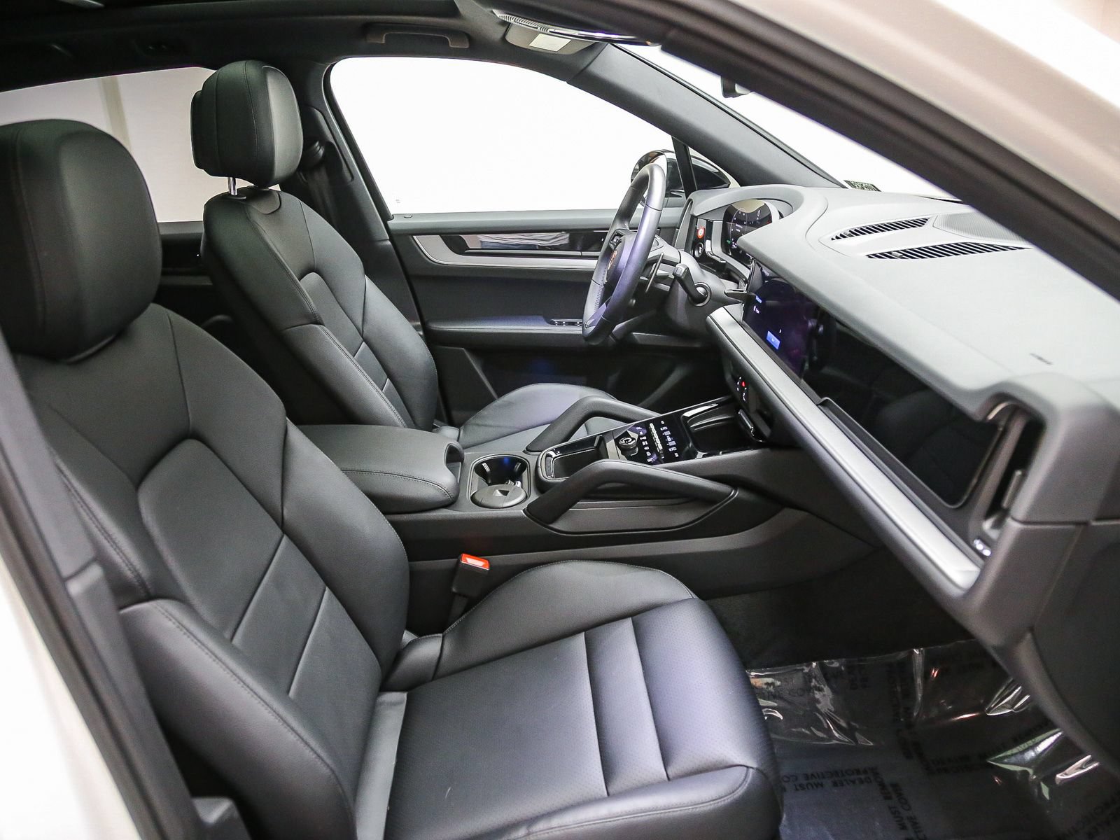 Certified 2025 Porsche Cayenne AWD/4WD image 20