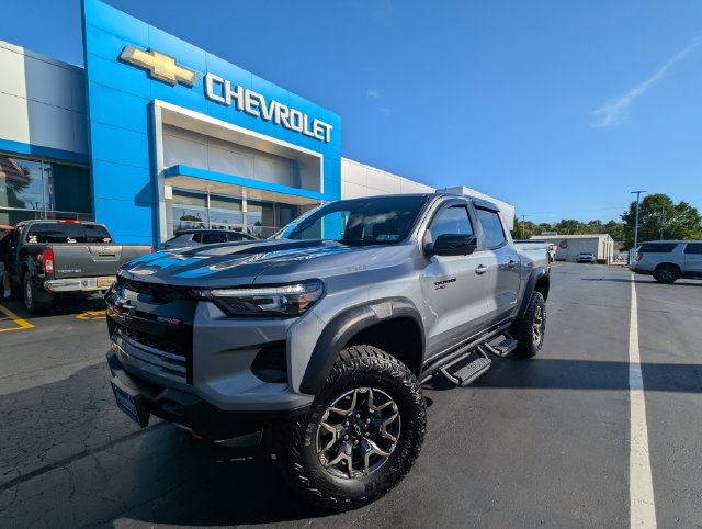 Used 2024 Chevrolet Colorado ZR2 w/ Technology Package AWD/4WD image 28