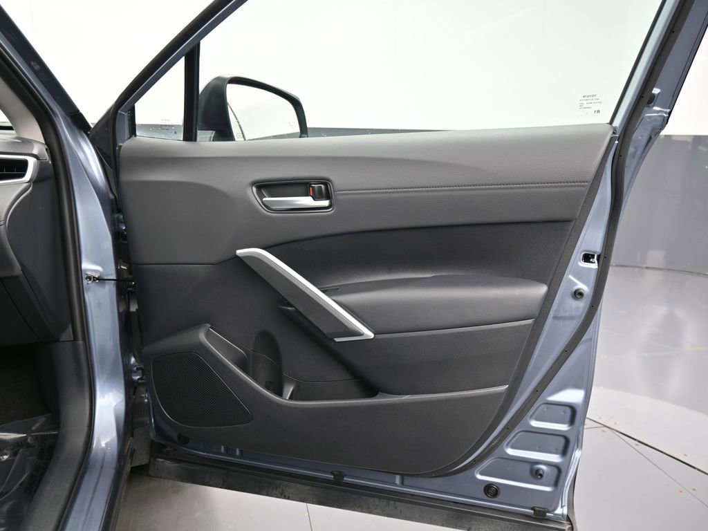 Used 2024 Toyota Corolla Cross XLE w/ Convenience Package image 39