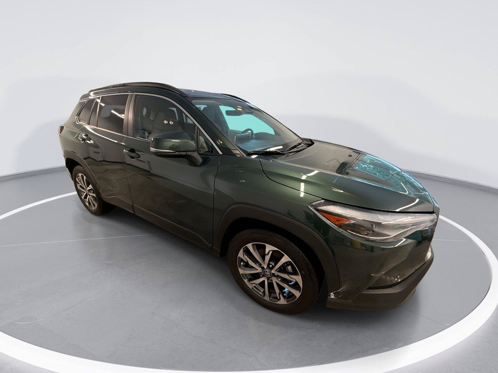 Used 2023 Toyota Corolla Cross XLE w/ Convenience Package AWD/4WD image 1
