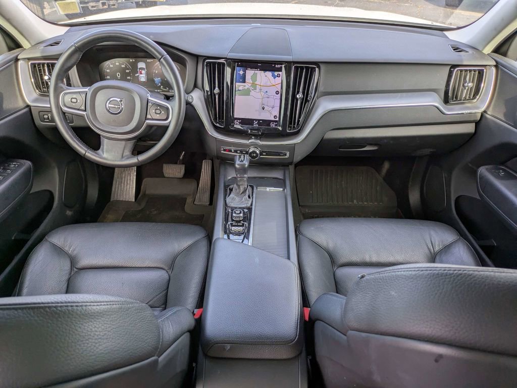 Used 2021 Volvo XC60 T5 Momentum w/ Protection Package Premier FWD image 16