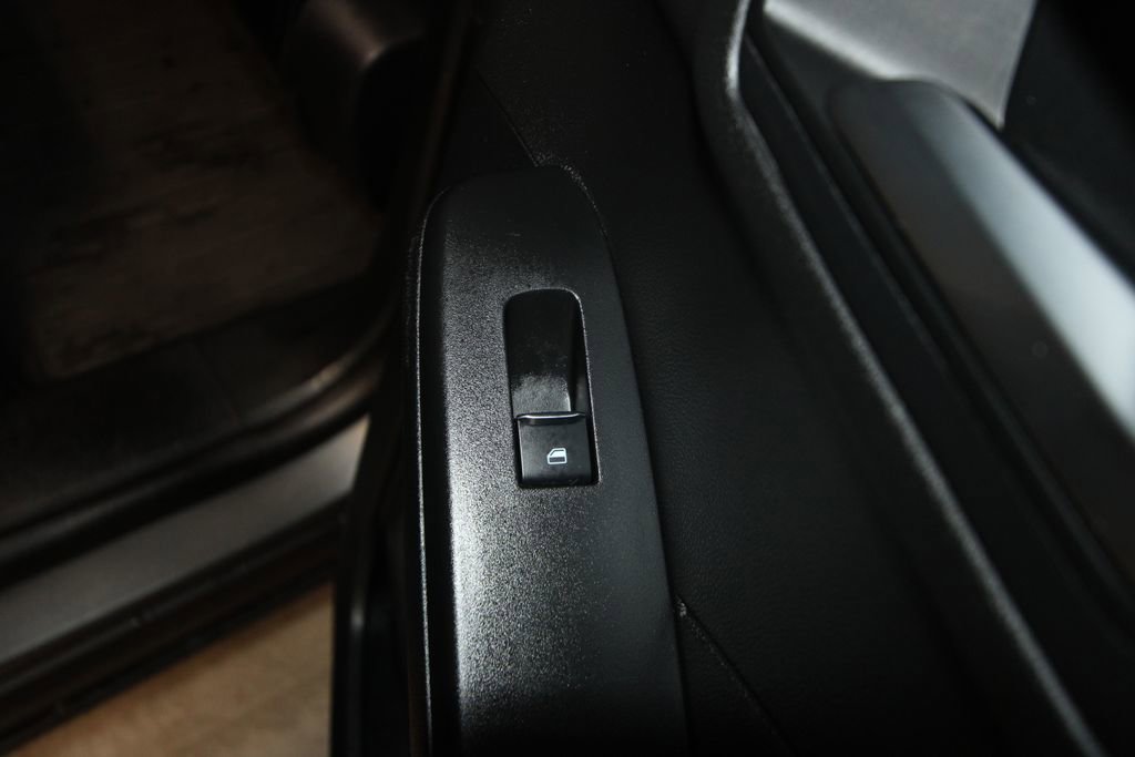 Used 2025 Ford Escape SE image 25