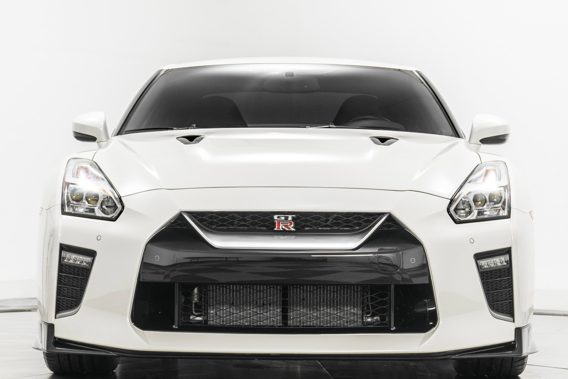 Used 2020 Nissan GT-R Premium image 4