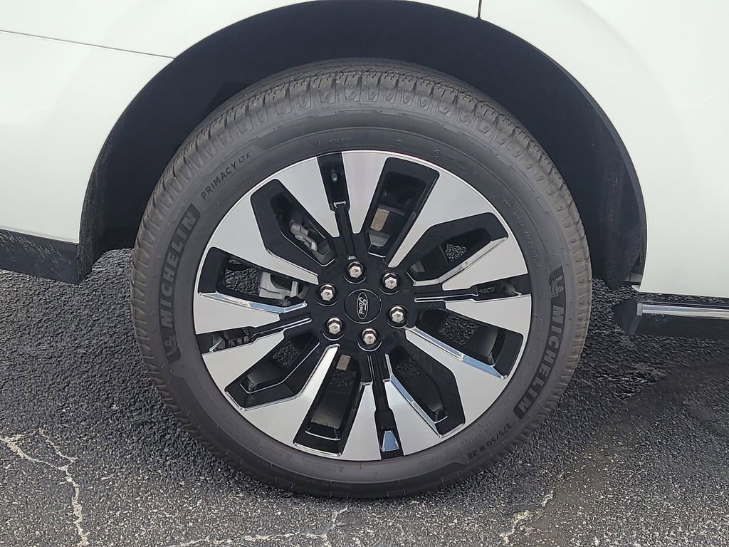 Used 2025 Ford Expedition Platinum w/ Driver's Package AWD/4WD image 5