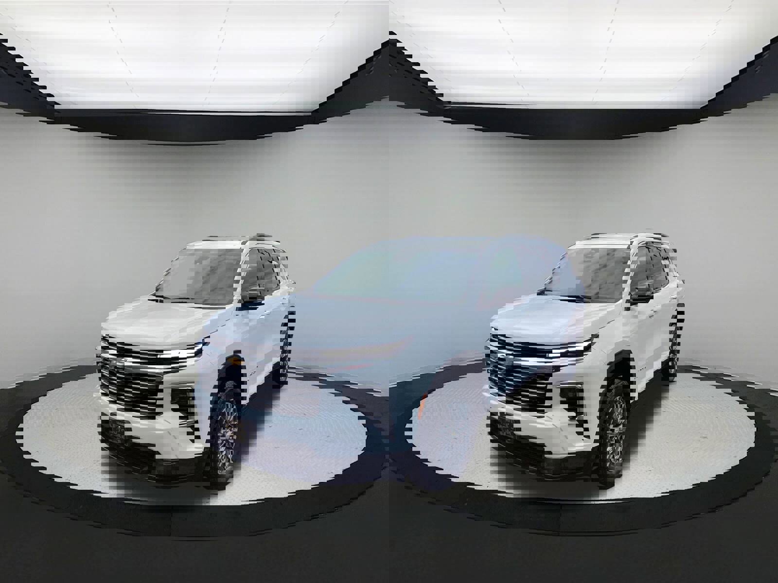 Used 2025 Chevrolet Traverse LT image 4