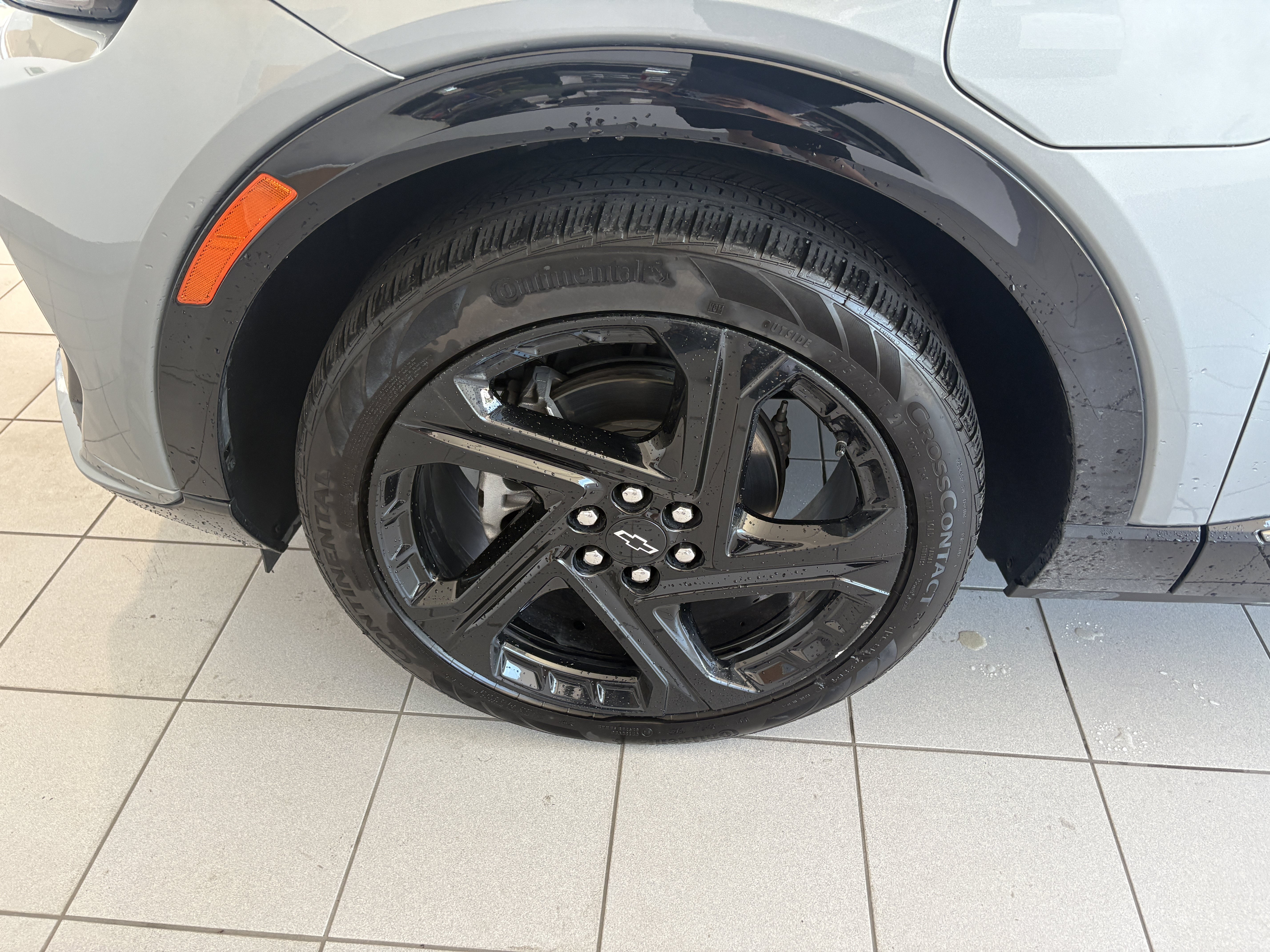 Used 2025 Chevrolet Equinox EV RS FWD image 12