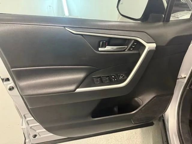 Used 2021 Toyota RAV4 XLE Premium image 14