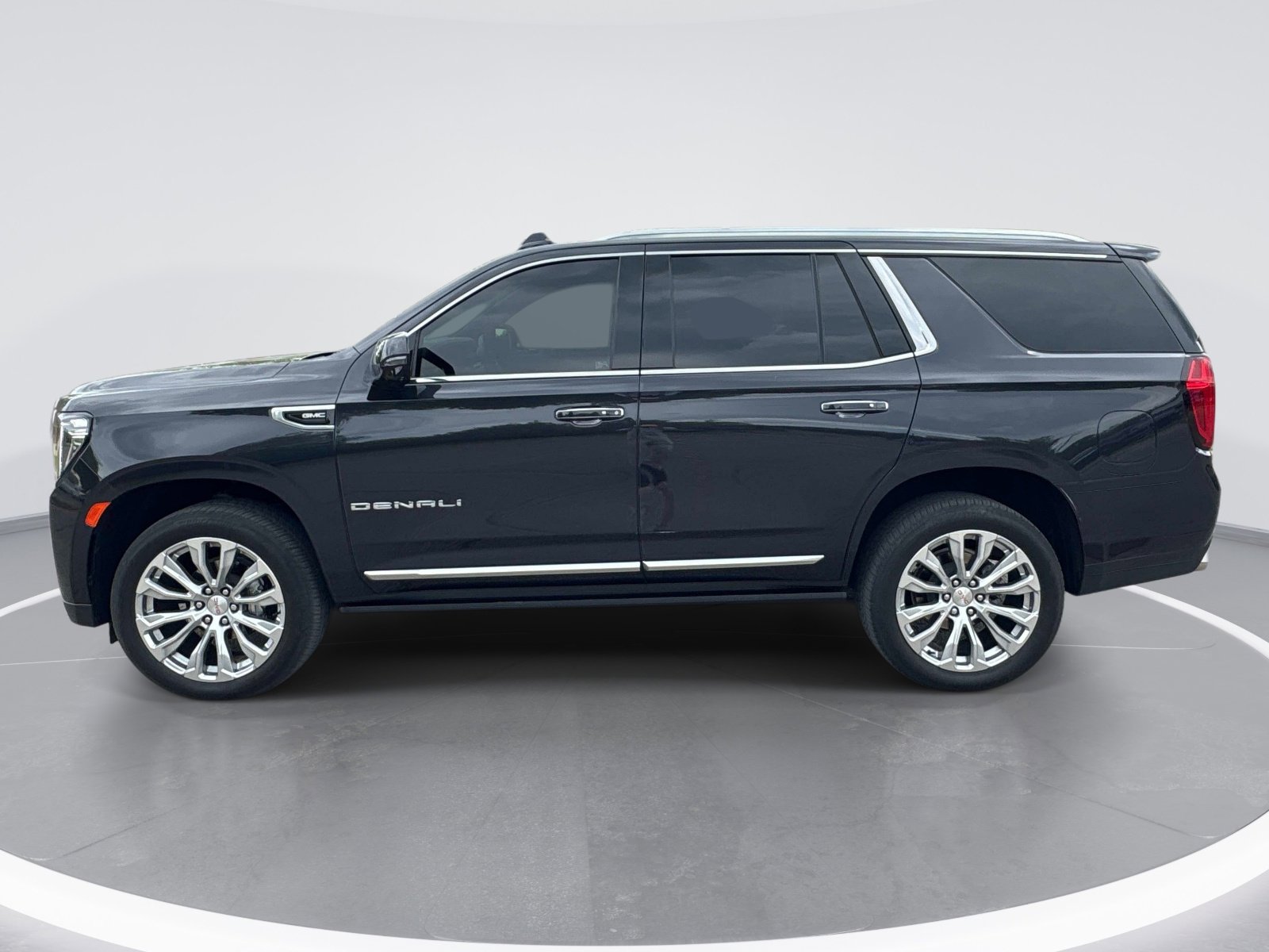 Certified 2024 GMC Yukon Denali w/ Advanced Technology Package AWD/4WD image 5