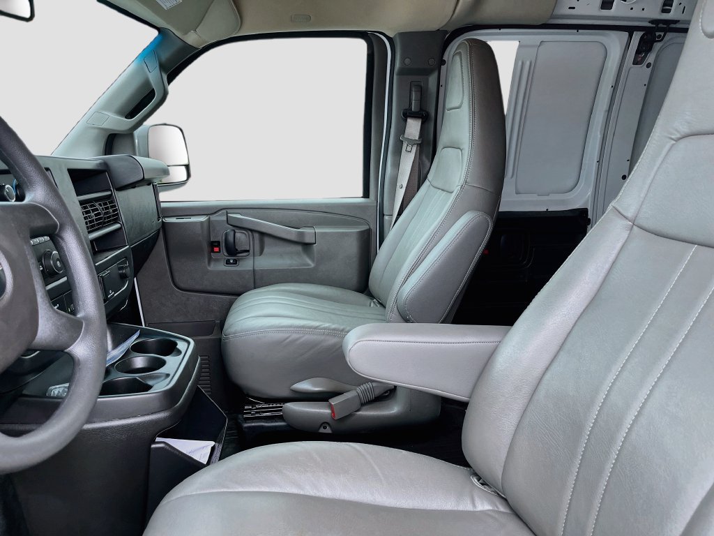 Used 2025 GMC Savana 3500 w/ Driver Convenience Package RWD image 21