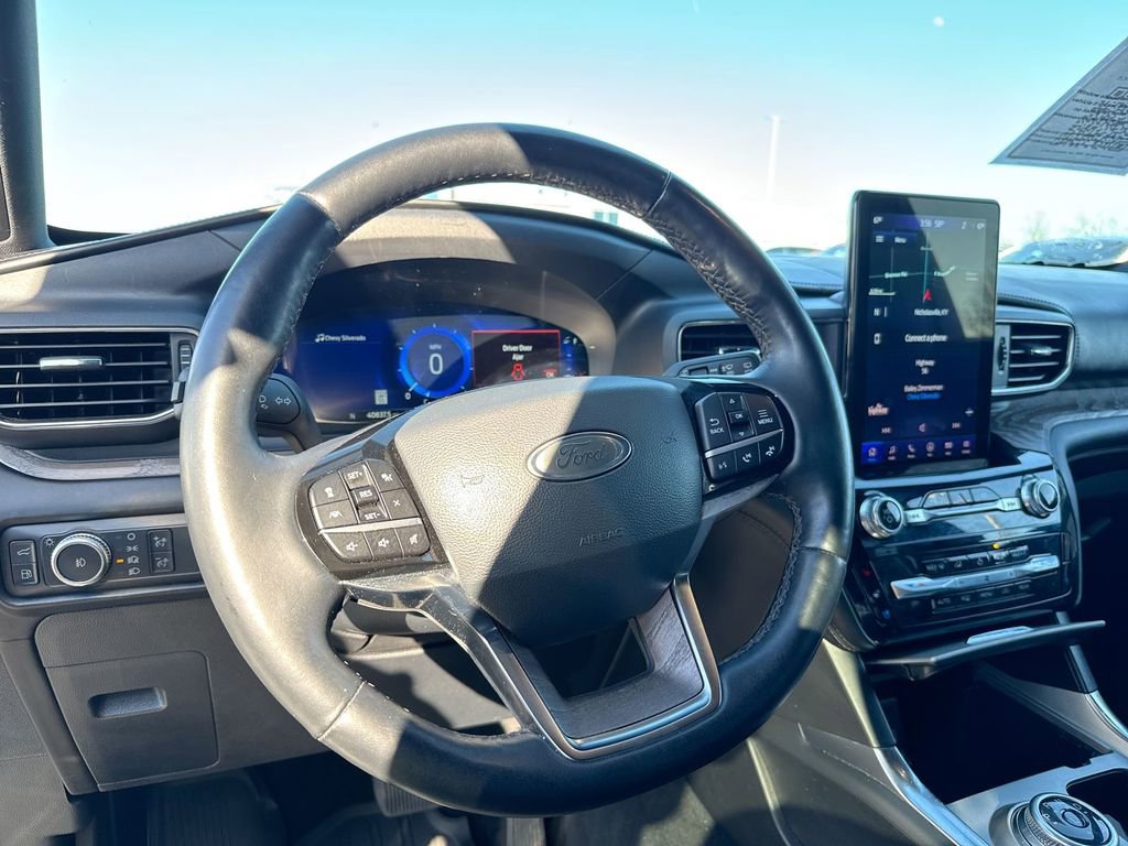 Used 2022 Ford Explorer Platinum w/ Technology Package image 11