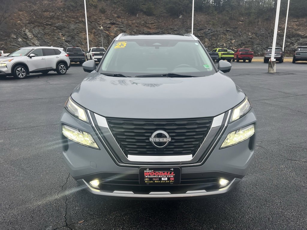 Used 2023 Nissan Rogue SL w/ SL Premium Package image 2