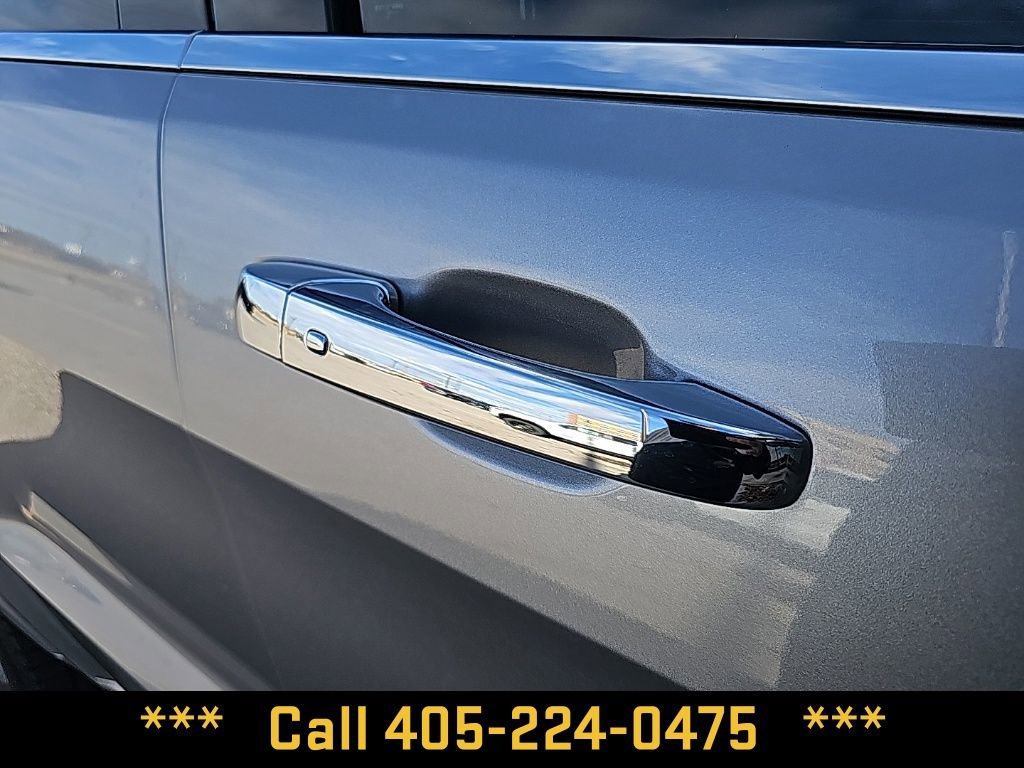 Used 2018 Jeep Grand Cherokee Overland w/ Jeep Active Safety Group image 8