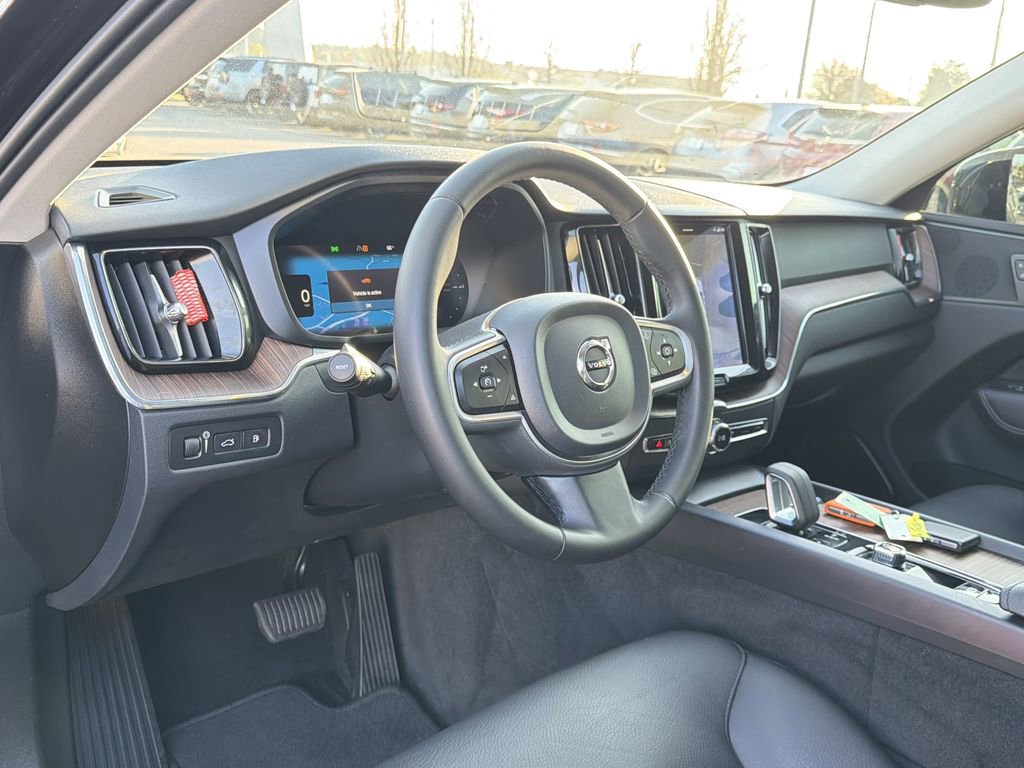 Used 2022 Volvo XC60 T8 Inscription image 10
