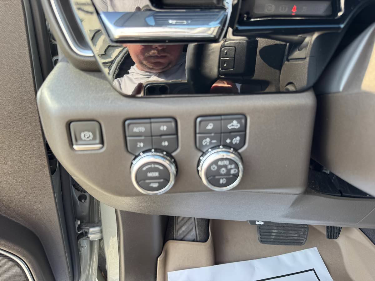 Used 2024 GMC Sierra 1500 SLT w/ SLT Premium Plus Package AWD/4WD image 17