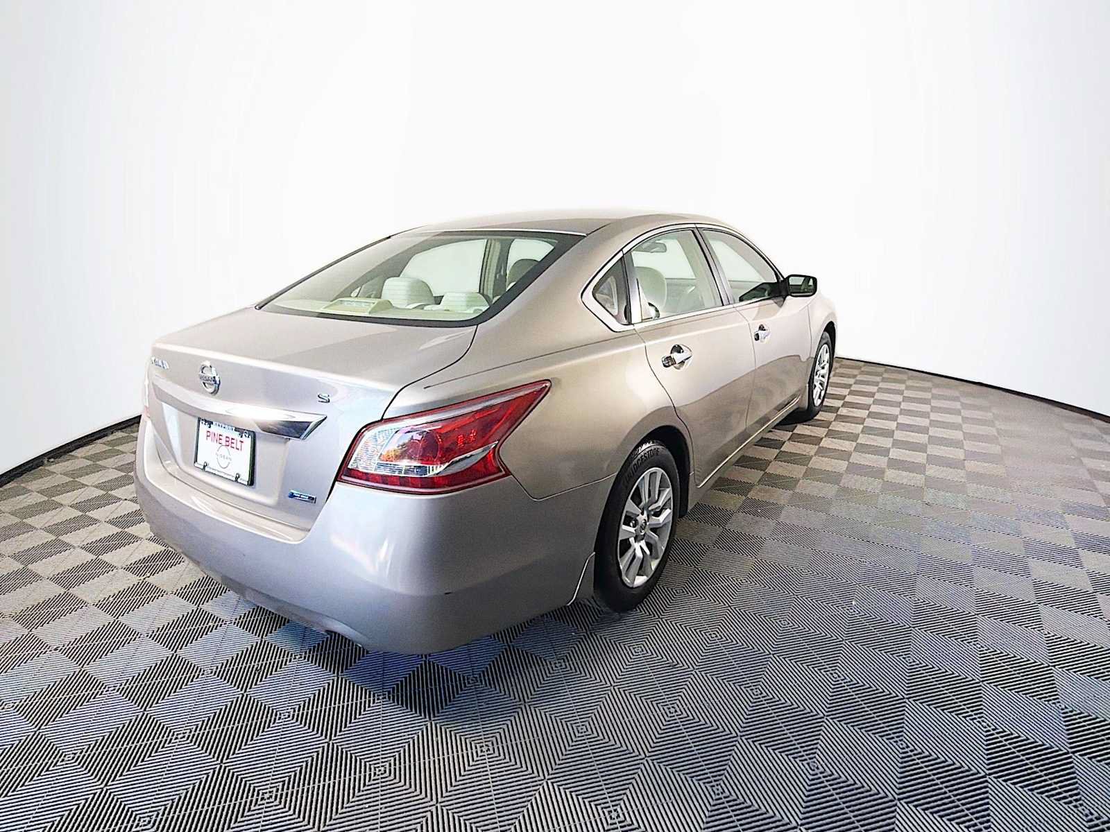 Used 2013 Nissan Altima 2.5 S FWD image 4