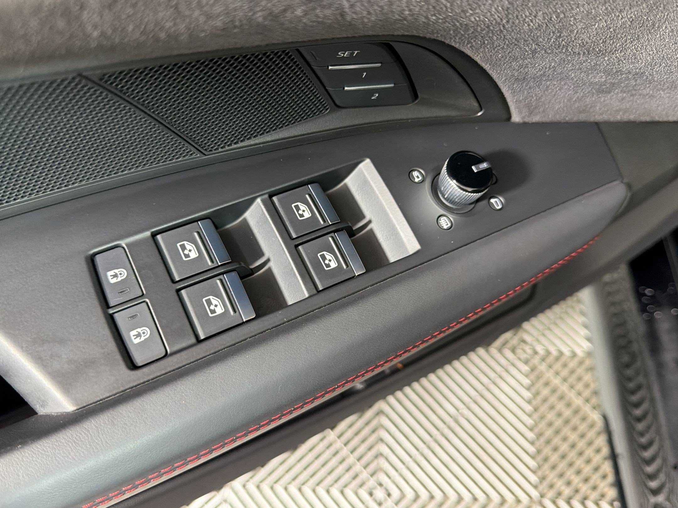 Used 2022 Audi RS e-tron GT AWD/4WD image 18