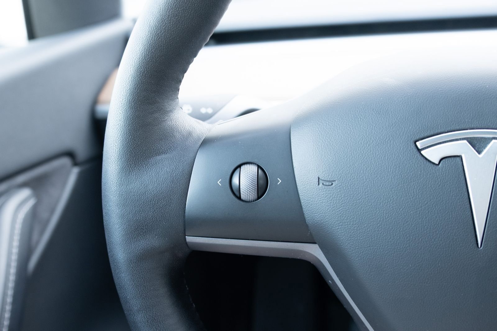 Used 2021 Tesla Model Y Long Range image 2