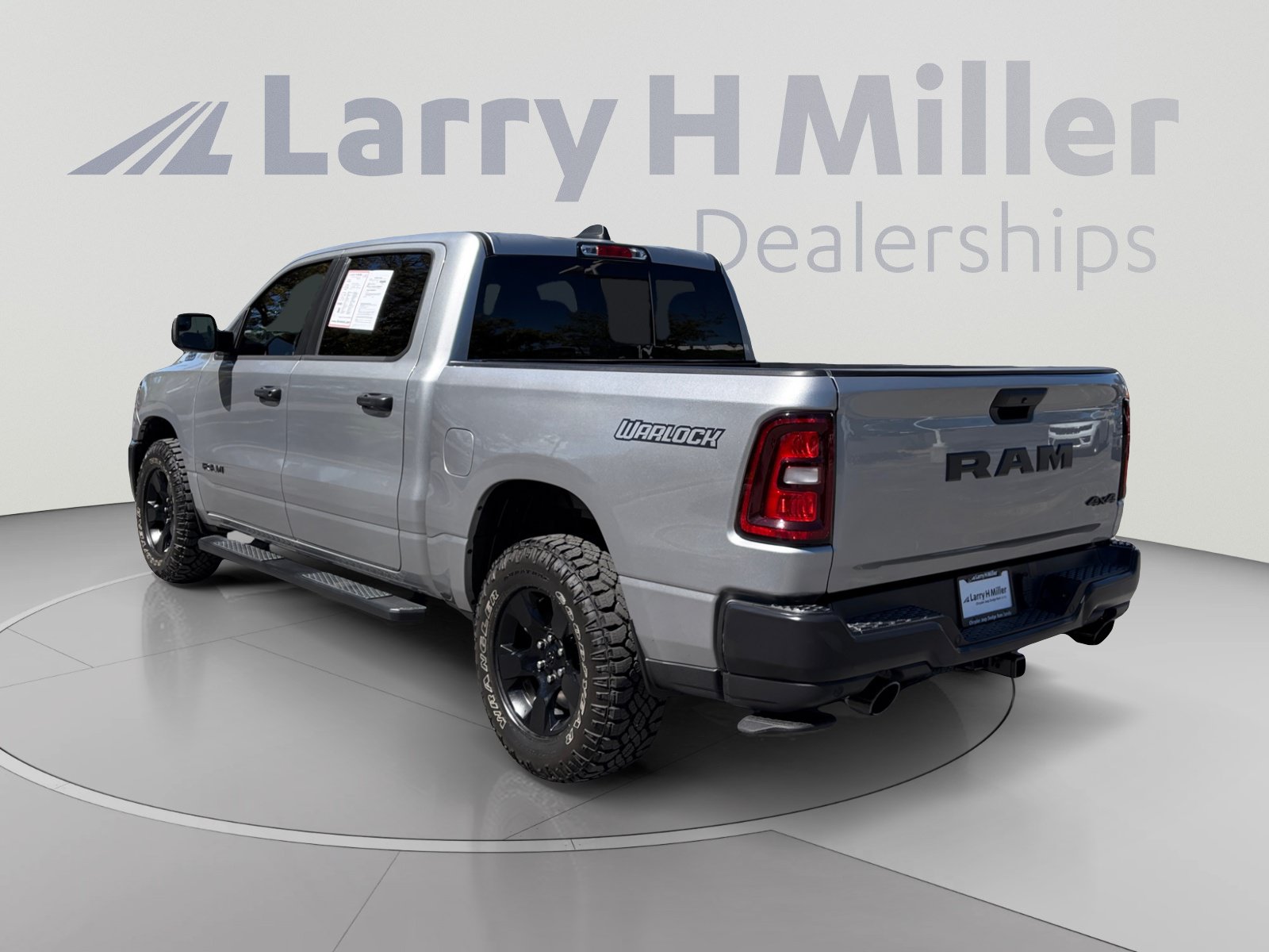 Used 2025 RAM 1500 Warlock AWD/4WD image 3