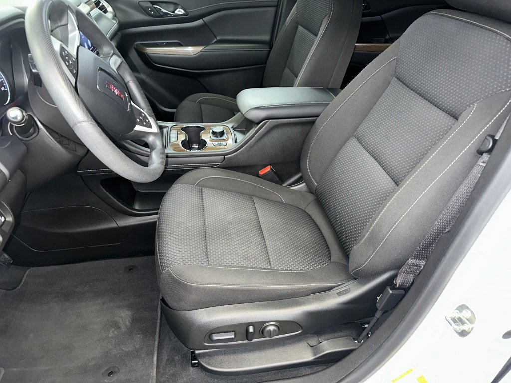 Certified 2023 GMC Acadia SLE w/ Driver Convenience Package image 2