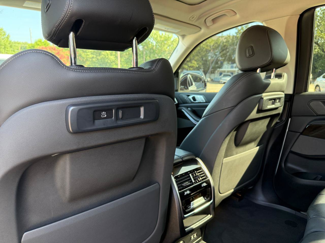Used 2020 BMW X7 xDrive40i w/ Premium Package AWD/4WD image 35