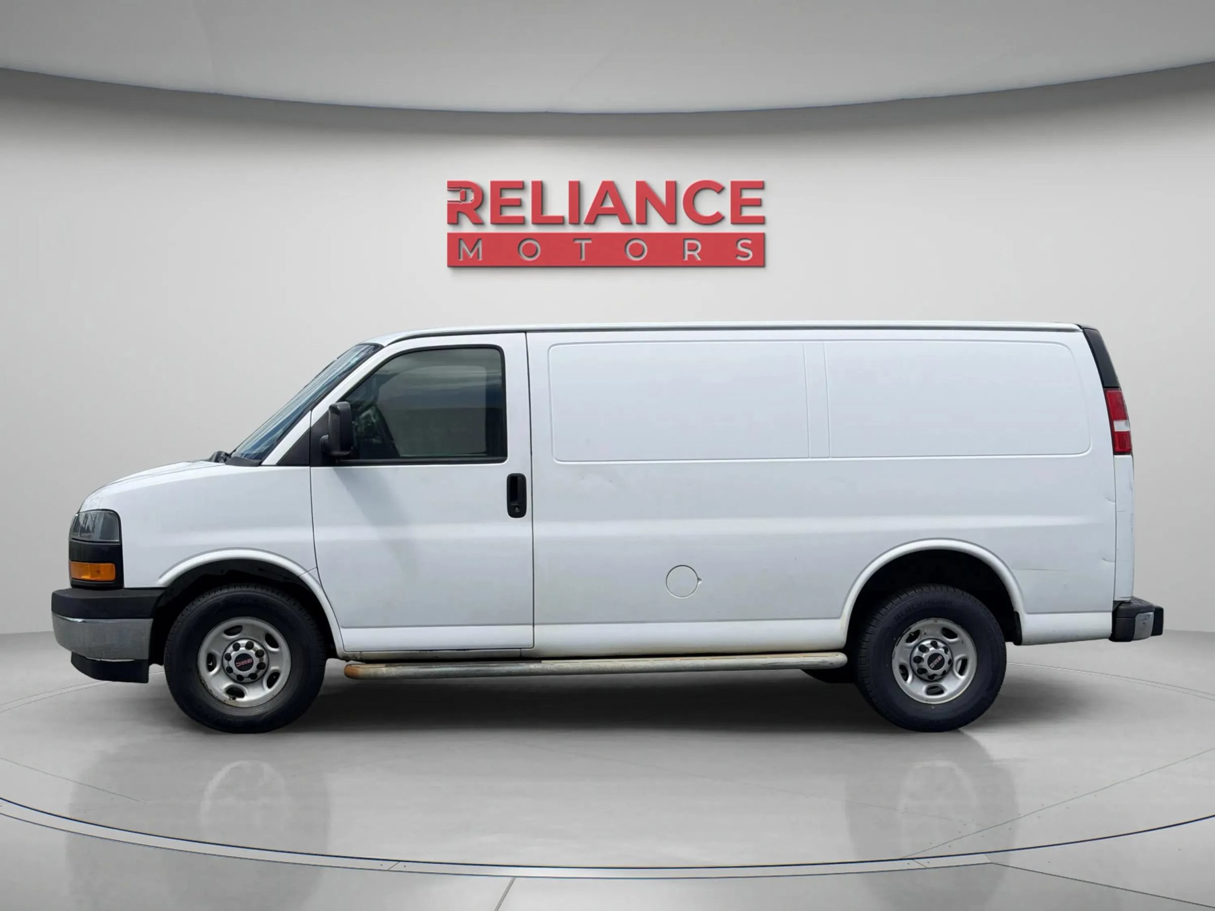 Used 2017 GMC Savana 2500 RWD image 3