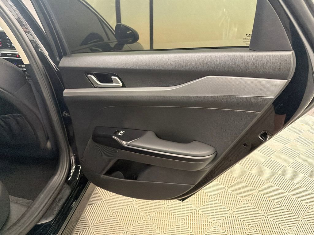 Used 2023 Kia K5 LXS image 17