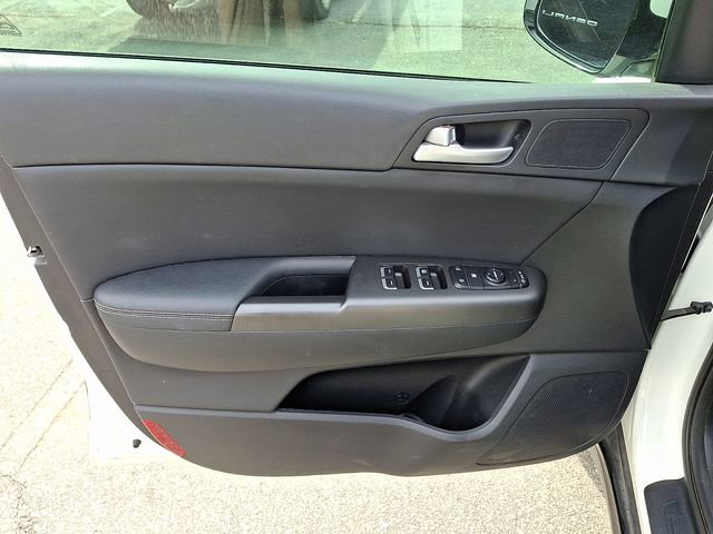 Used 2022 Kia Sportage Nightfall Edition image 9