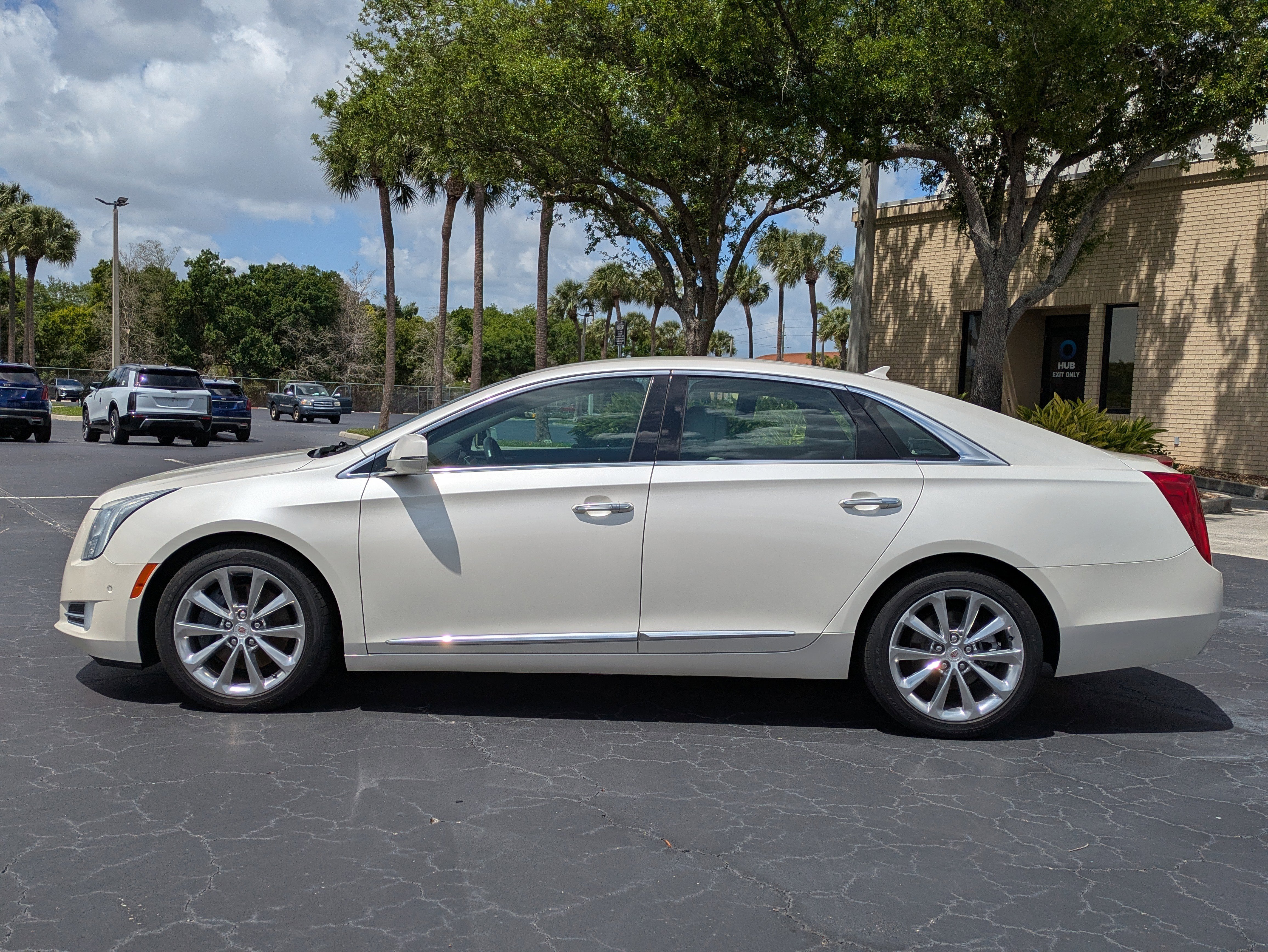 Used 2014 Cadillac XTS Luxury w/ Driver Awareness Package image 3