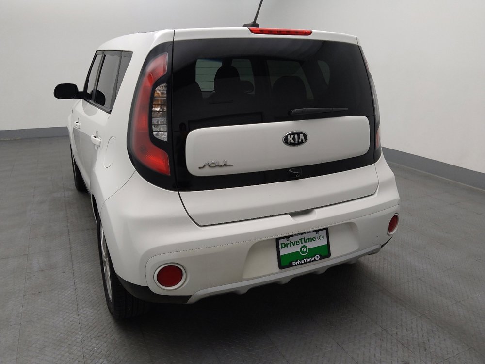Used 2017 Kia Soul + image 6