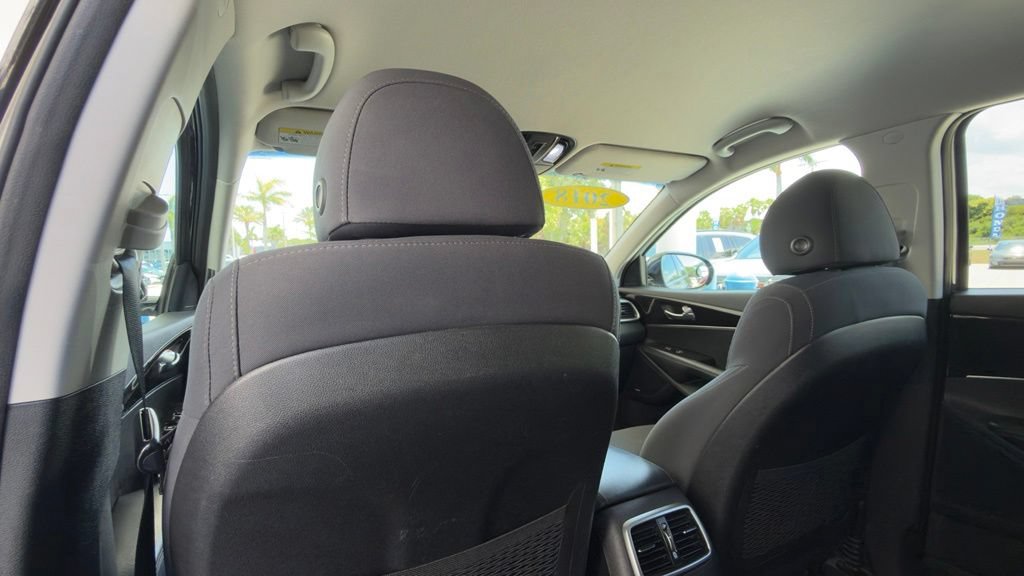 Used 2018 Kia Sorento FWD image 16