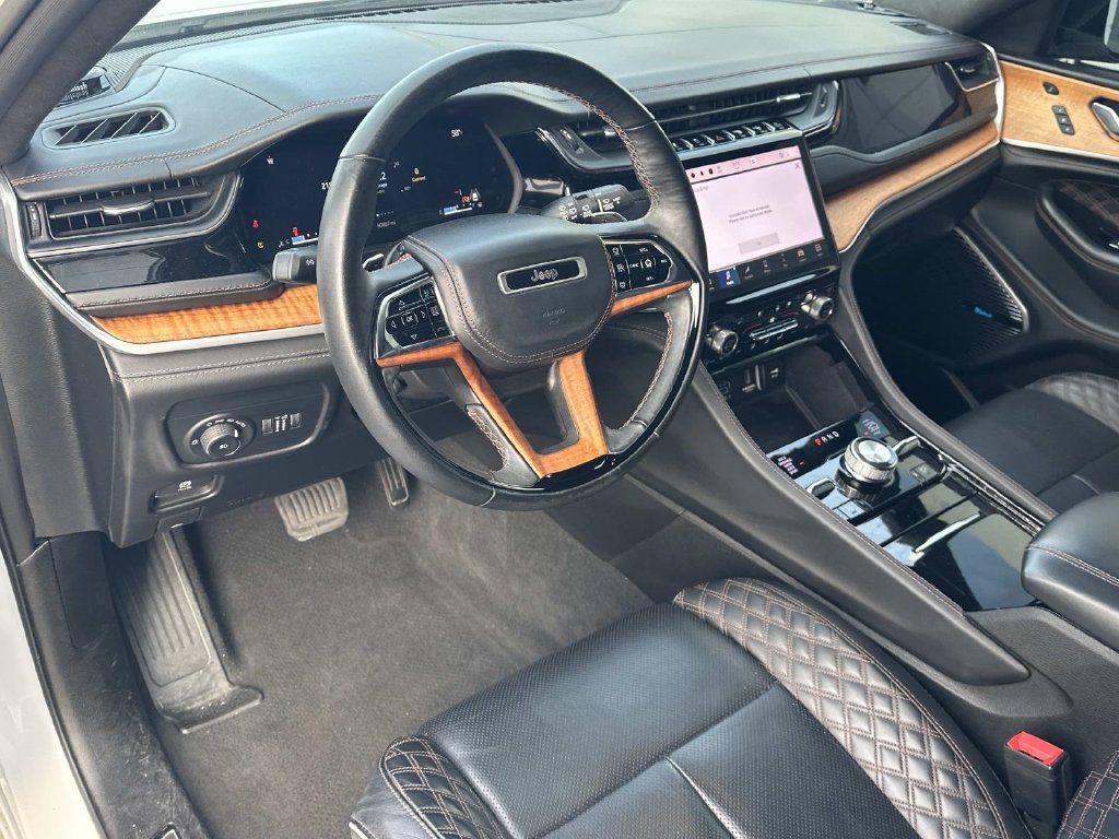 Used 2022 Jeep Grand Cherokee Summit AWD/4WD image 2