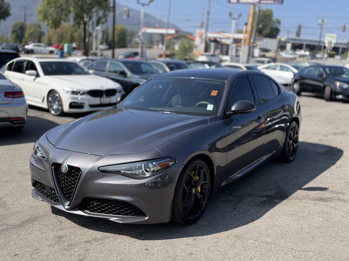Used 2019 Alfa Romeo Giulia w/ Nero Edizione image 3