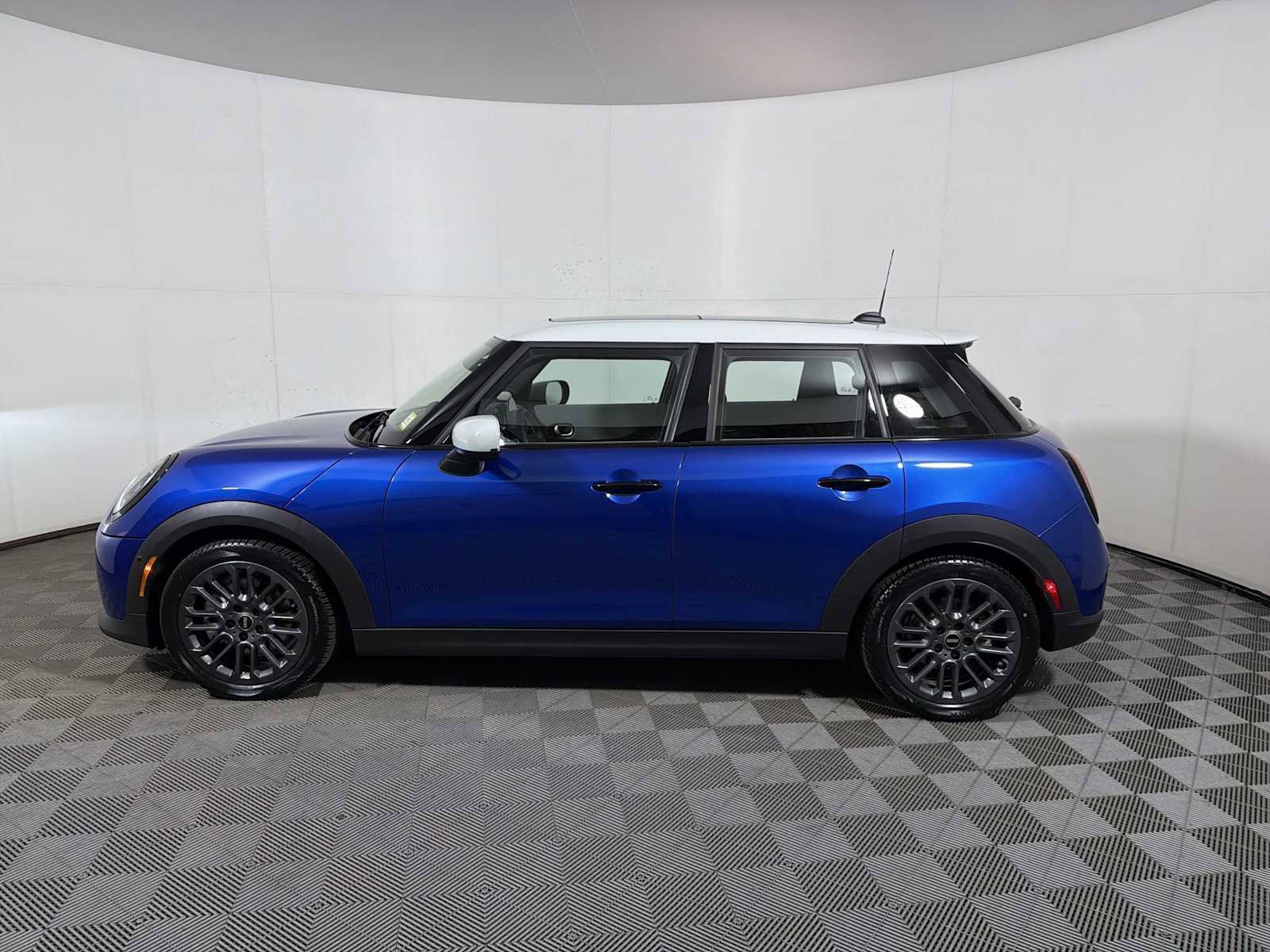 Certified 2025 MINI Cooper S image 4
