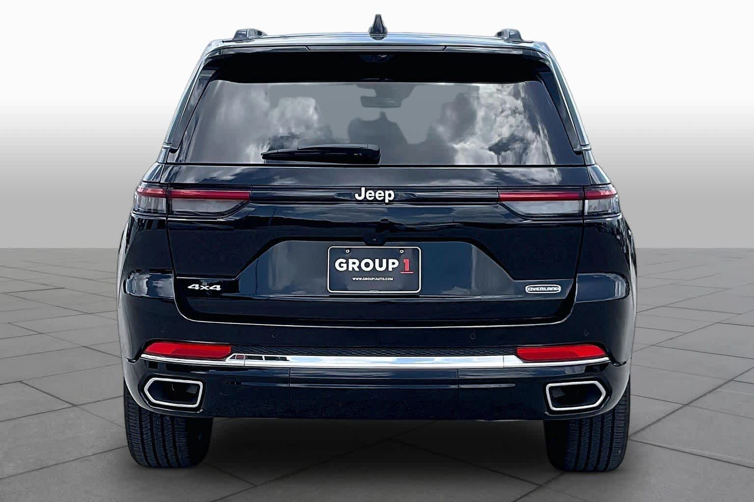 Used 2024 Jeep Grand Cherokee Overland w/ Luxury Tech Group IV AWD/4WD image 5